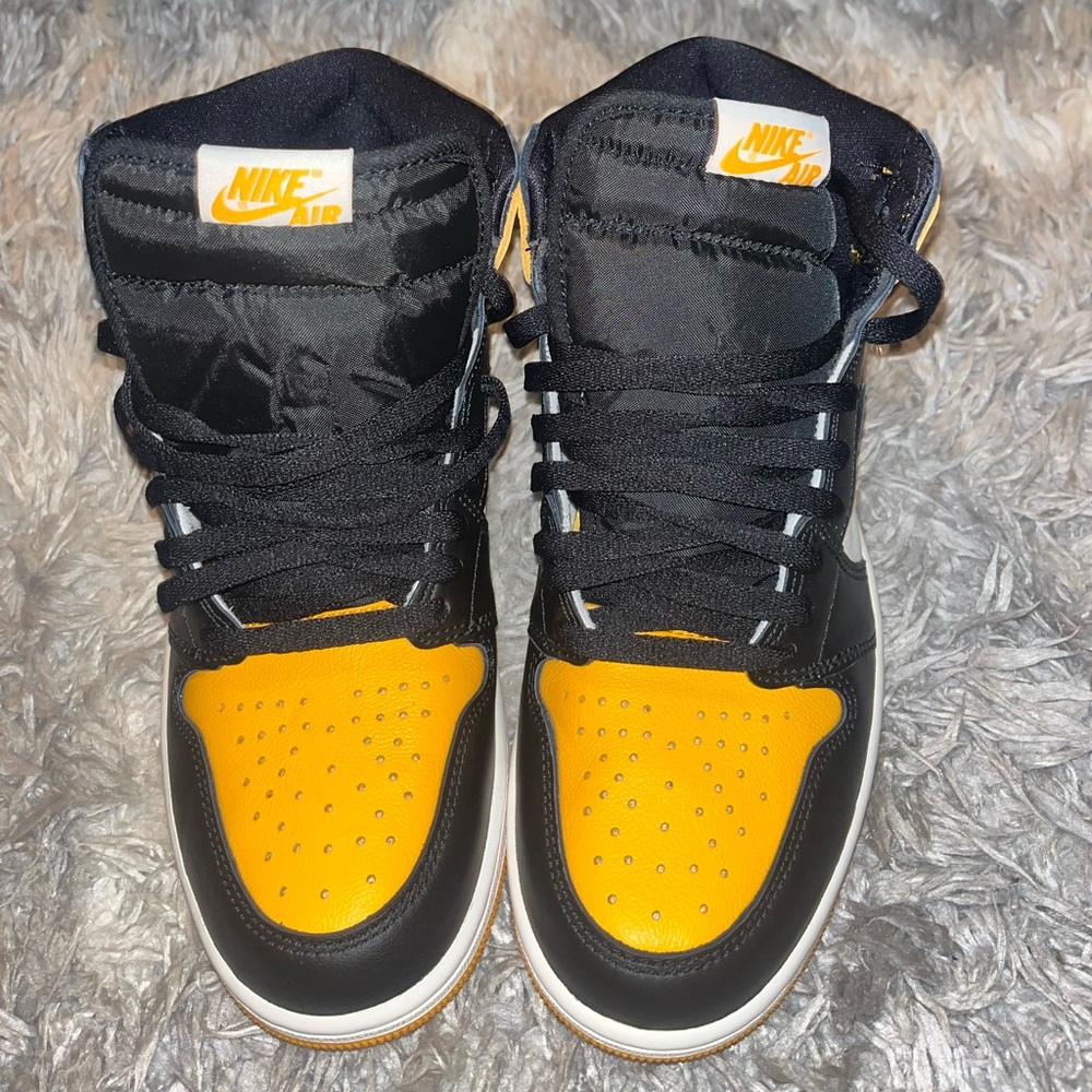 Air Jordan 1 High OG “Taxi” aka “Yellow Toe”. Size 8 mens